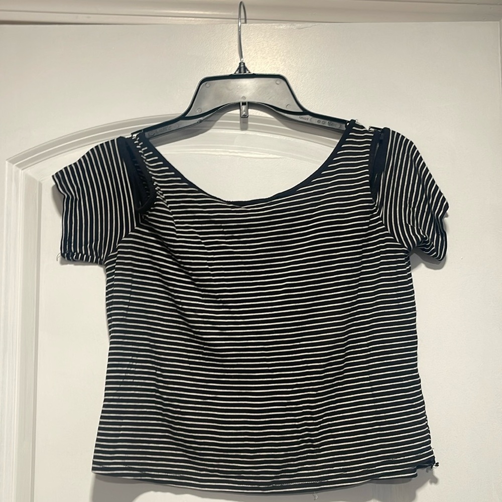 Striped crop top, crop off shoulders